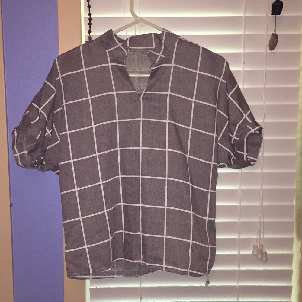 Simple Beige short sleeve with Square design